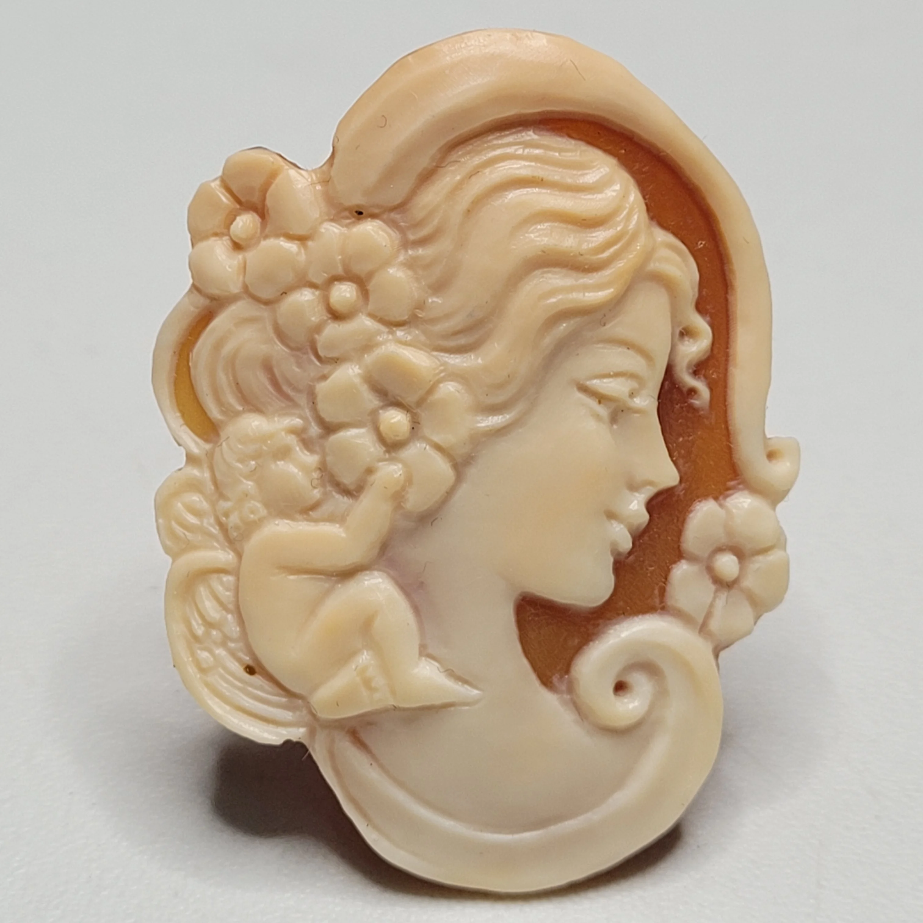 
New Romantic Design Hand Carved Cameo 