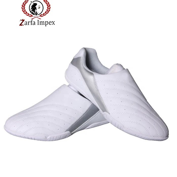 Top Quality Factory Made Wholesale Manufacture Breathable Light Weight Kungu Fu Taekwondo Boots 2021