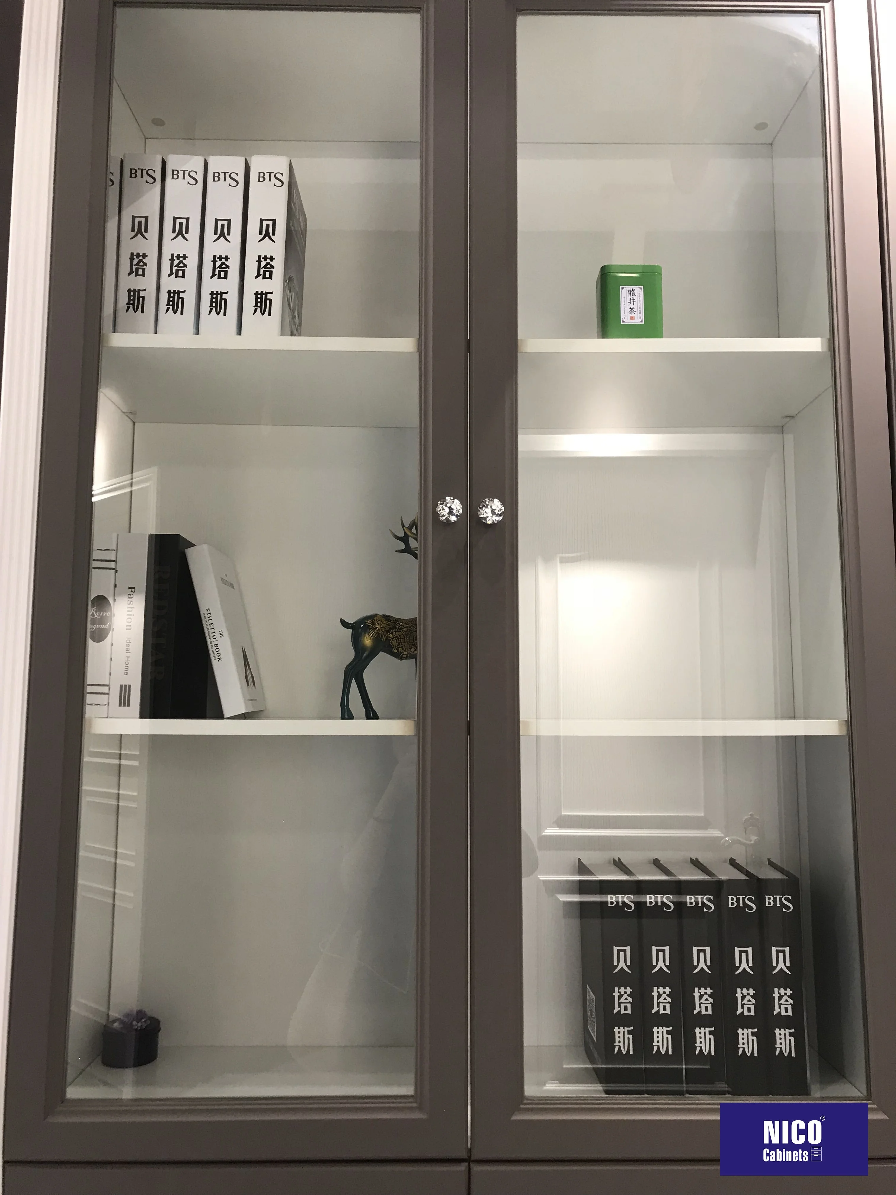 NICOCABINET Custom MDF Lacquer Bookcase 3 Tier Book Cabinet With Drawers And Glass Door Sapiens Bookcase