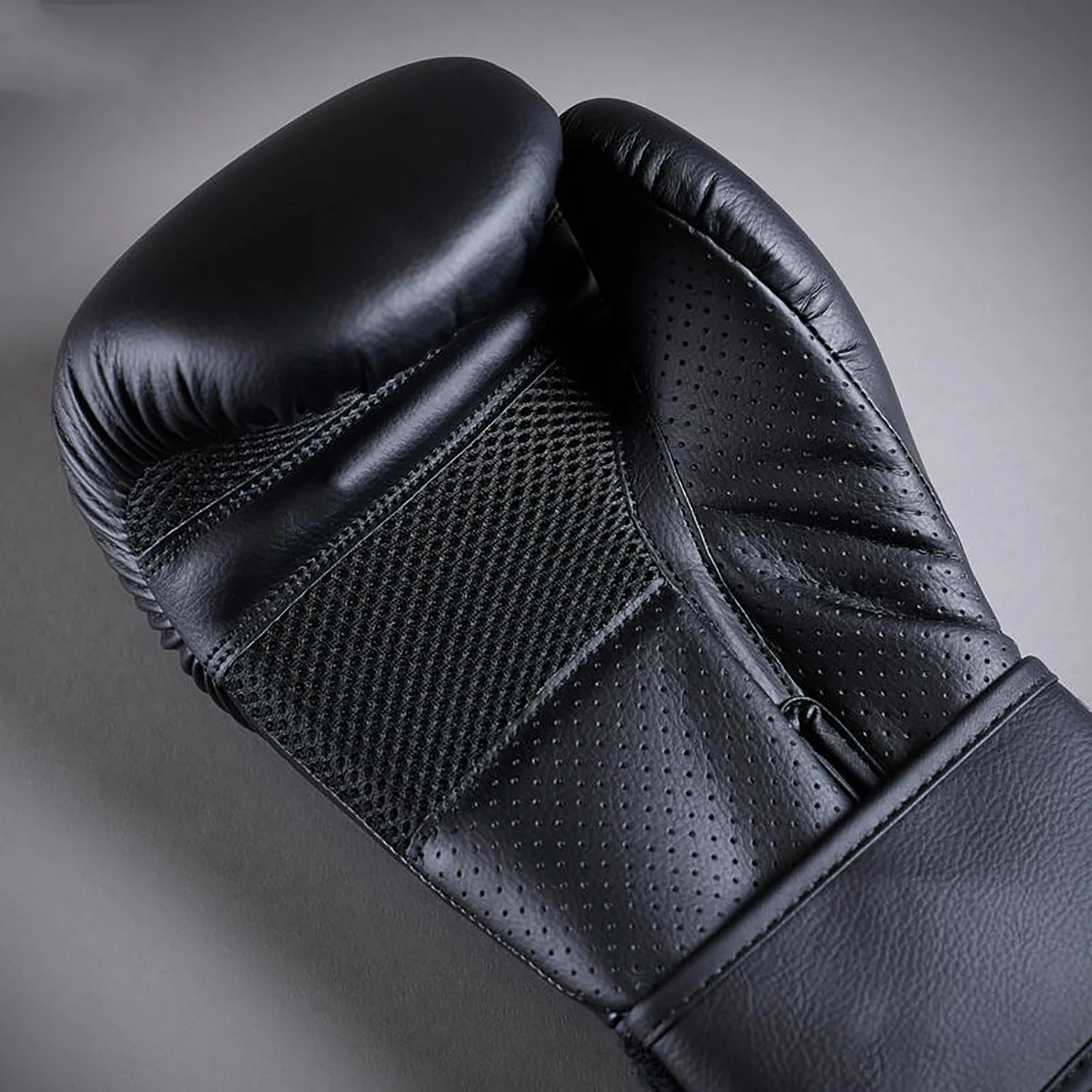 Kids Children Boxing Gloves Professional Breathable PU Leather Gloves Boxing Training Gloves.