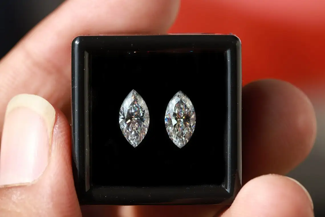 Certified Diamond CVD HPHT Lab Diamond DEF VVS VS Excellent Cut IGI Lab Synthetic Diamond Manufacturer Wholesaler