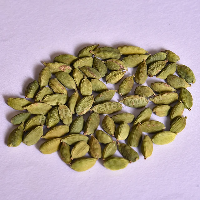 Natural Best Quality Fresh Green Cardamom Elachi Spice for Wholesale green cardamom dry Best cardamom Market price
