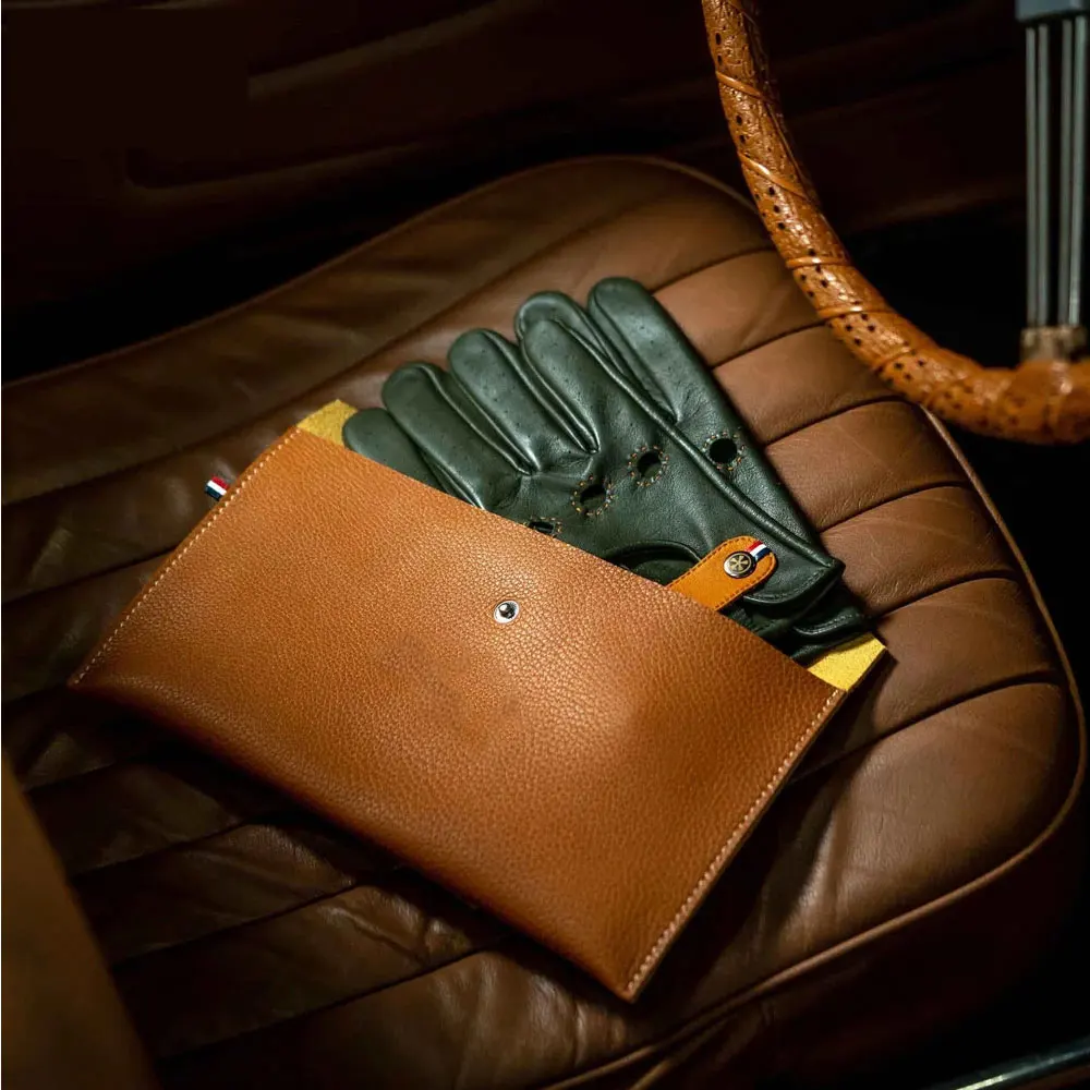 Винтажные рукавицы для гонщиков