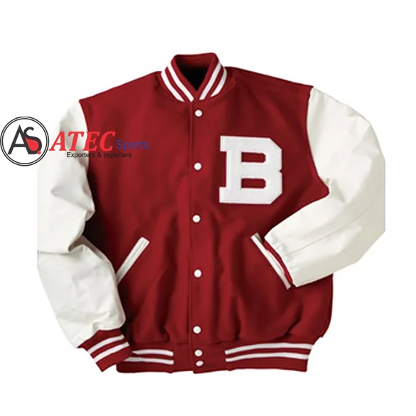 Красная флисовая куртка