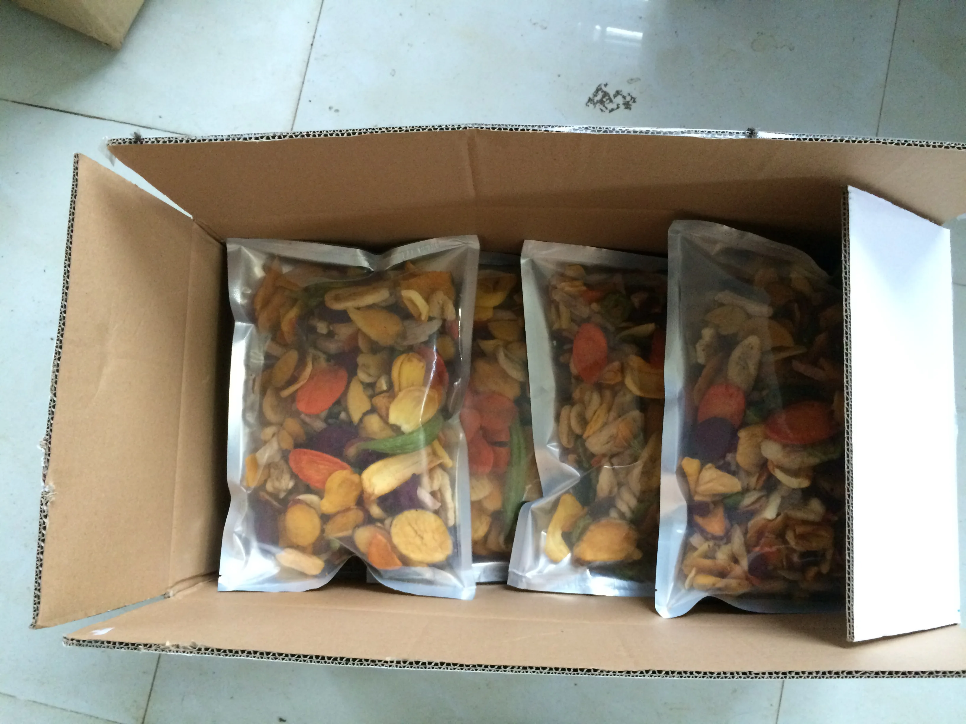 Сушеные смешанные овощи-чипсы для сладкого картофеля чипсы TARO по самой низкой цене из Вьетнама