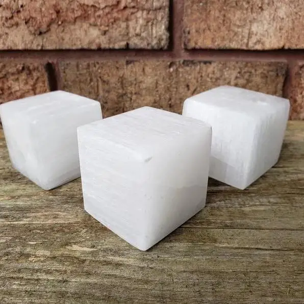 HIGH QUALITY SELENITE AGATE CUBE STONES / NATURAL POLISHED SELENITE HEALING CUBES / WHOLESALE SELENITE GEMSTONE CUBOIDS
