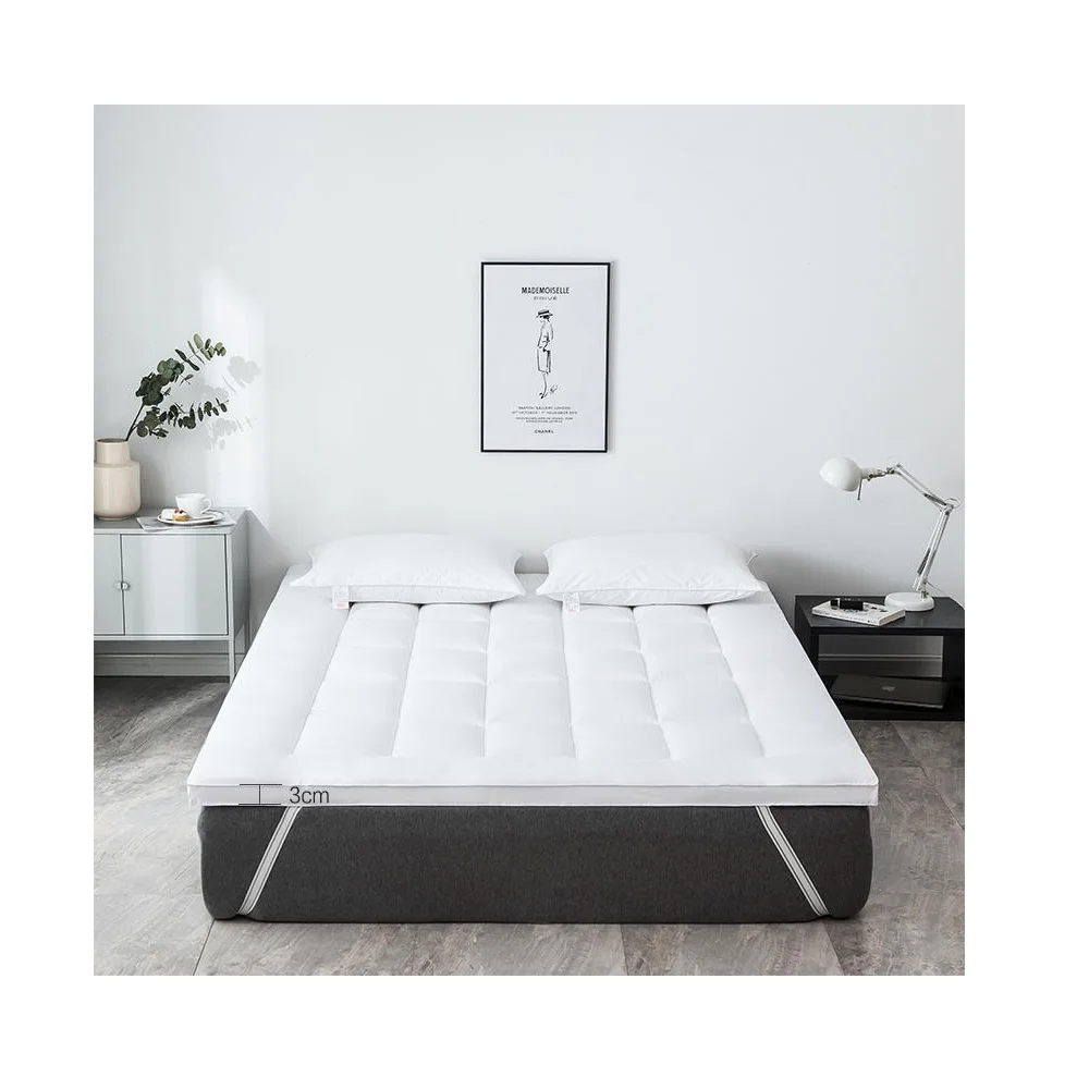 Light Grey Anti-Pull Skin-care Air-permeable Knitted Quilted Waterproof Mattress Protector Cover For All-Season