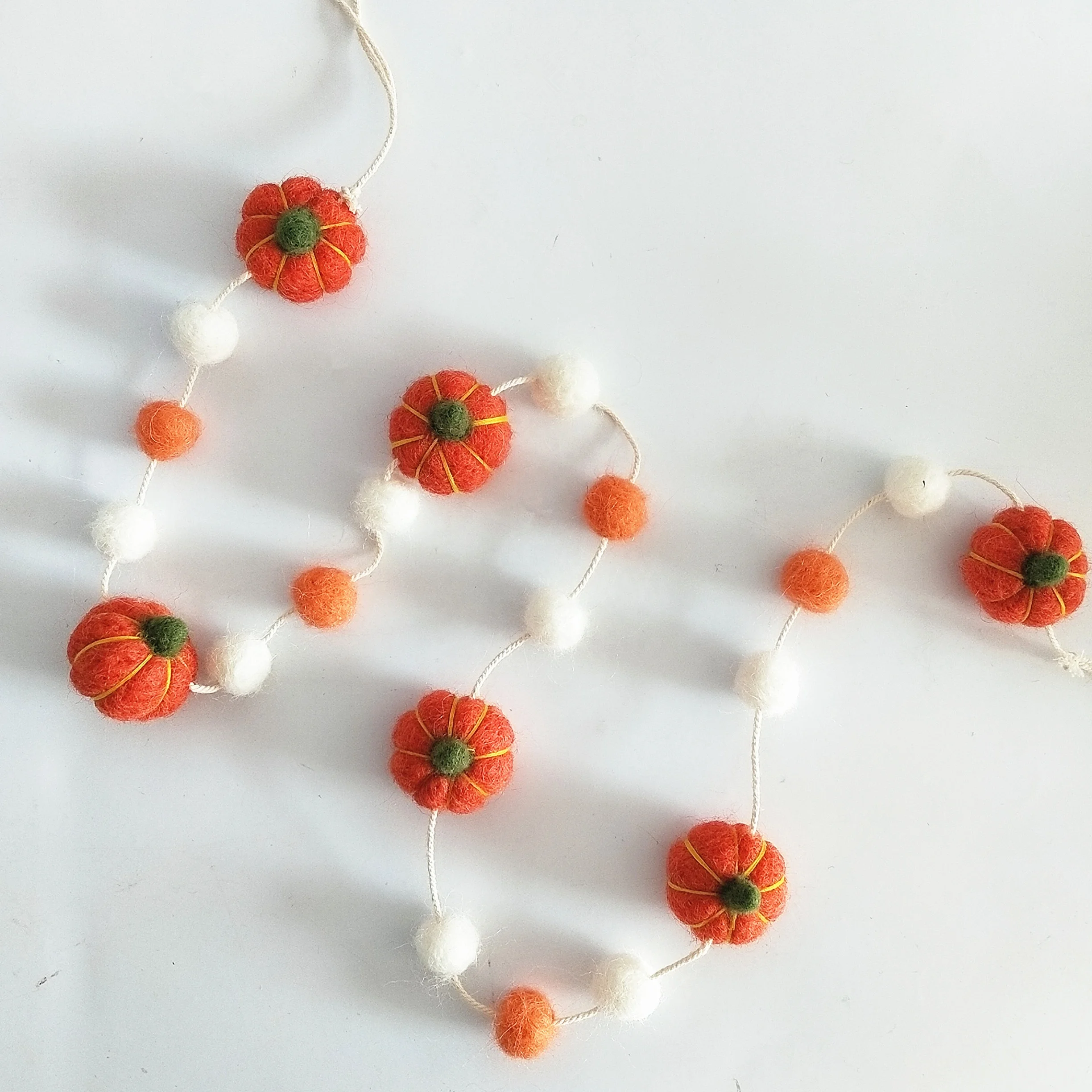 
Amazon top seller Canton Fair Best Selling Products Halloween Decoration wool felt ball wool felt pumpkin garland 