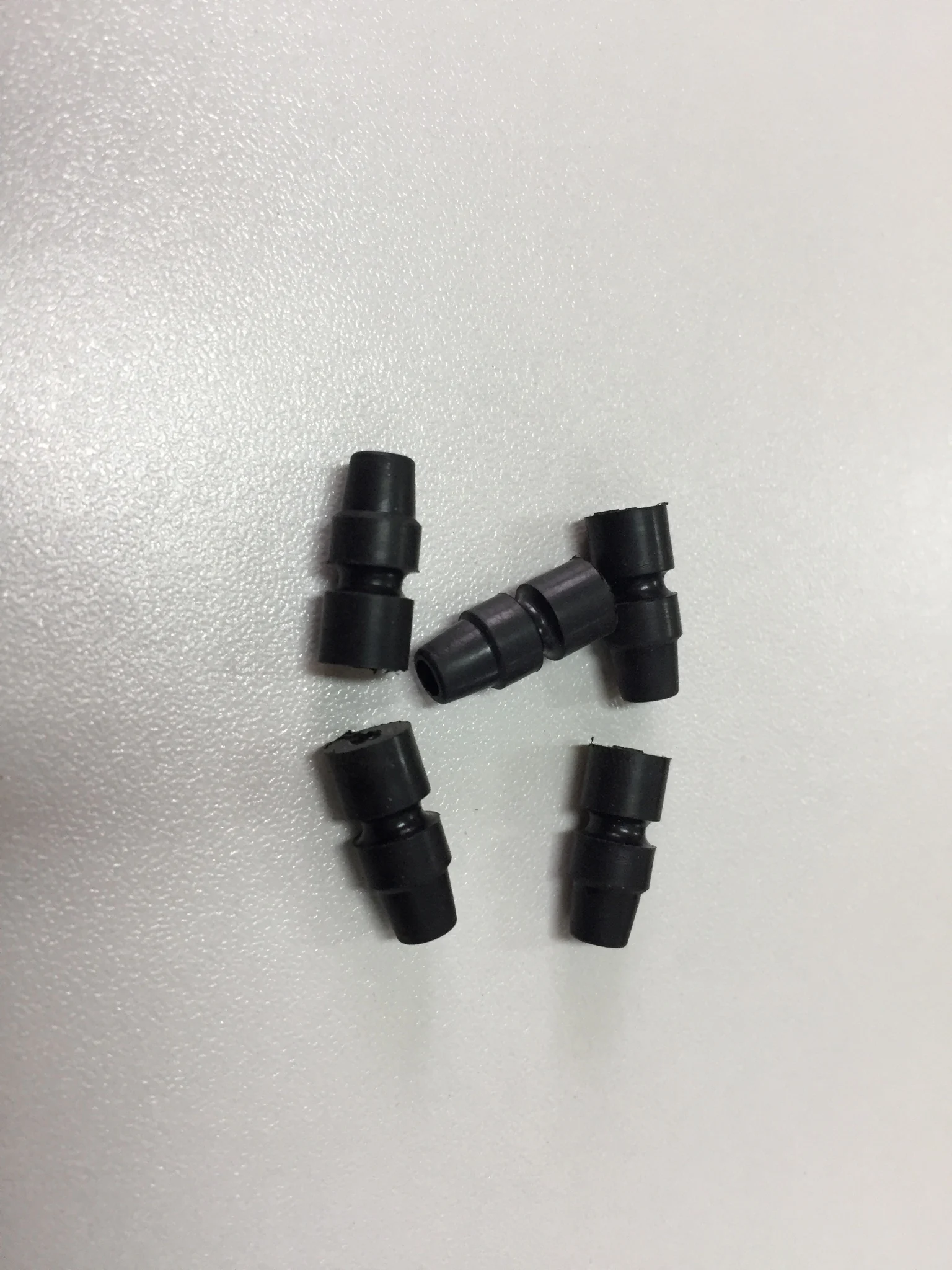  Резиновые запасные части/техническая резина/резиновые изделия на заказ автомобильные части резиновые детали