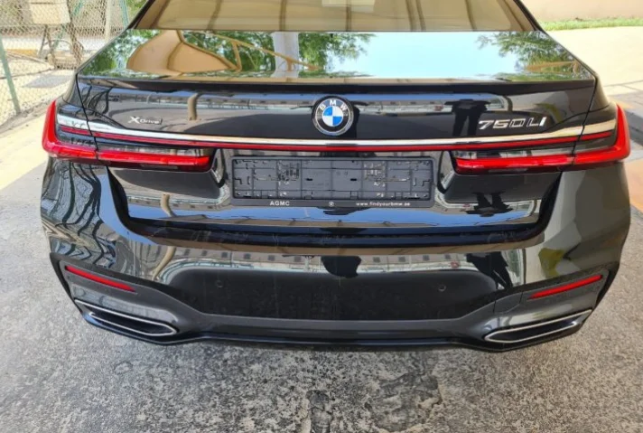 LHD 2022 B M W 750 Li