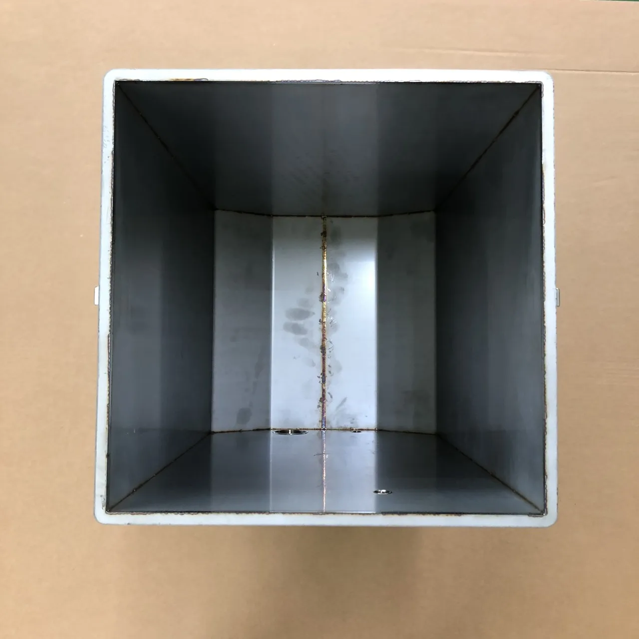 Turning and milling machine water and oil transport vehicle-oil tank with top