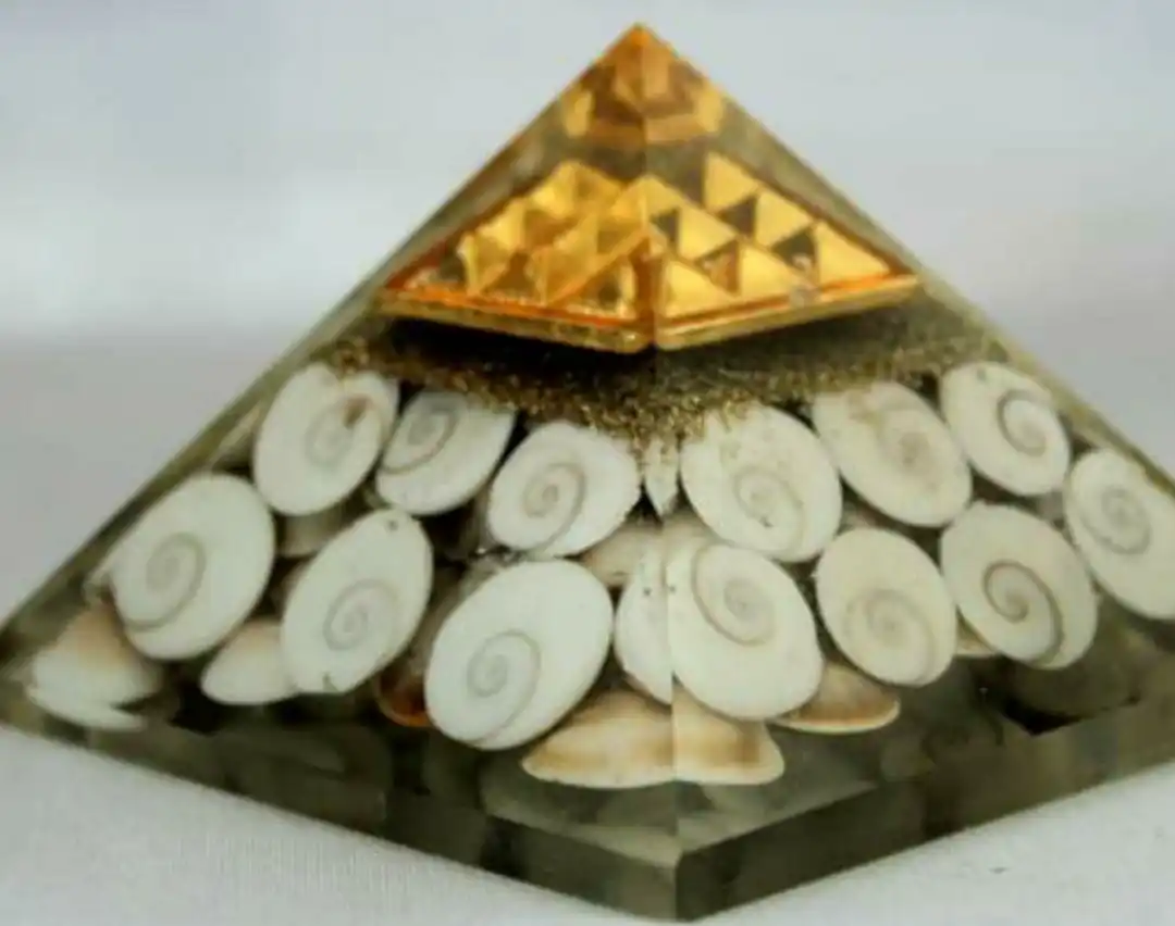 WHOLESALE ORGONITE PYRAMID GOMTI CHAKRA 9 VASTU PYRAMID PLATE