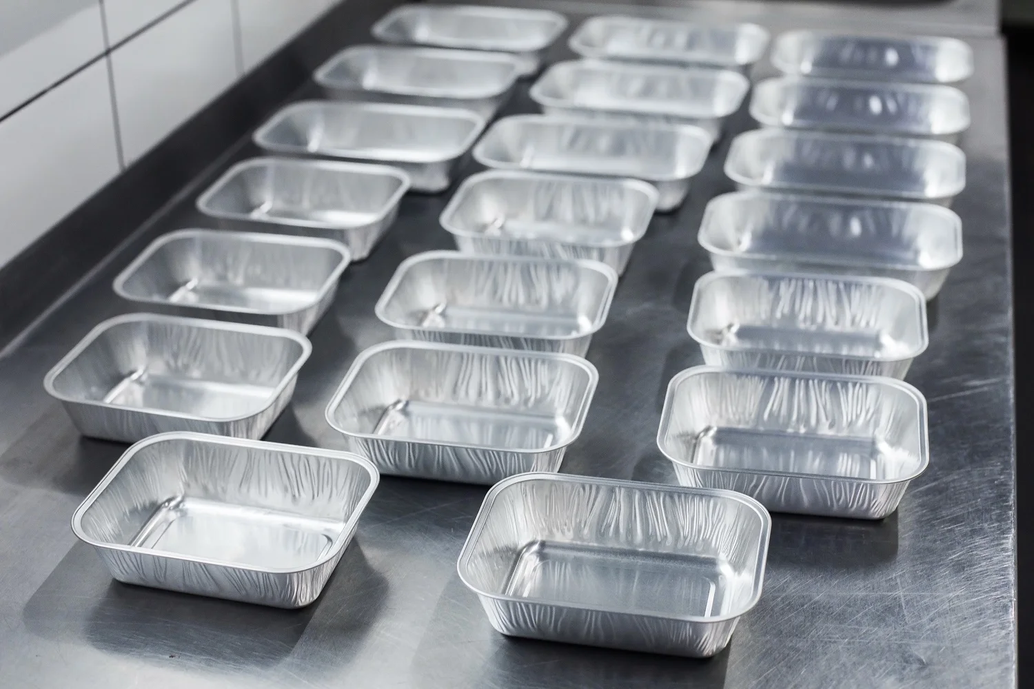 Disposable Aluminum Foil Airline Food Tray 280 ml / 9,47 fl.oz. top 135 x 100 mm  / 5,31 x 3,94 inch, height 31 mm / 1,22 inch