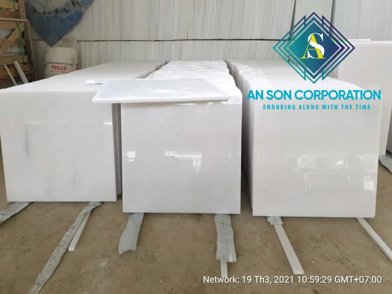 Дешевая белая мраморная плитка 60x60 см вьетнамские натуральные камни мраморный оникс мраморные форированные настенные плиты Прямая поставка с завода