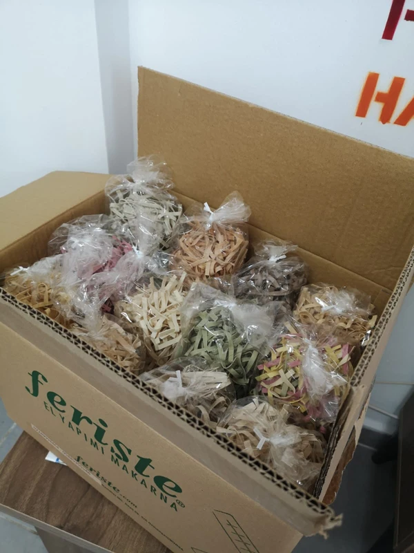 Высокое качество, оптовая продажа, 500 г, традиционная, чистая, свежая сушка на воздухе, смешанные овощи, итальянская феттуccine лапша