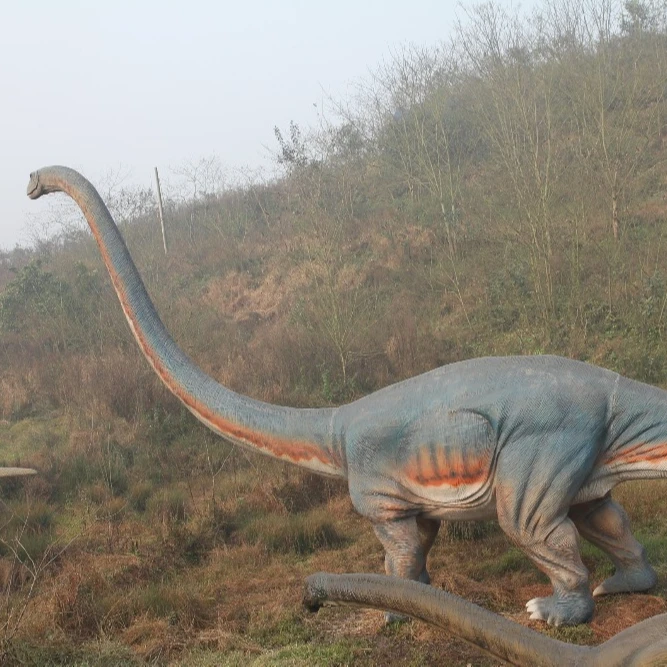 animatronic life-size dinodaur of outdoor wrist dragon