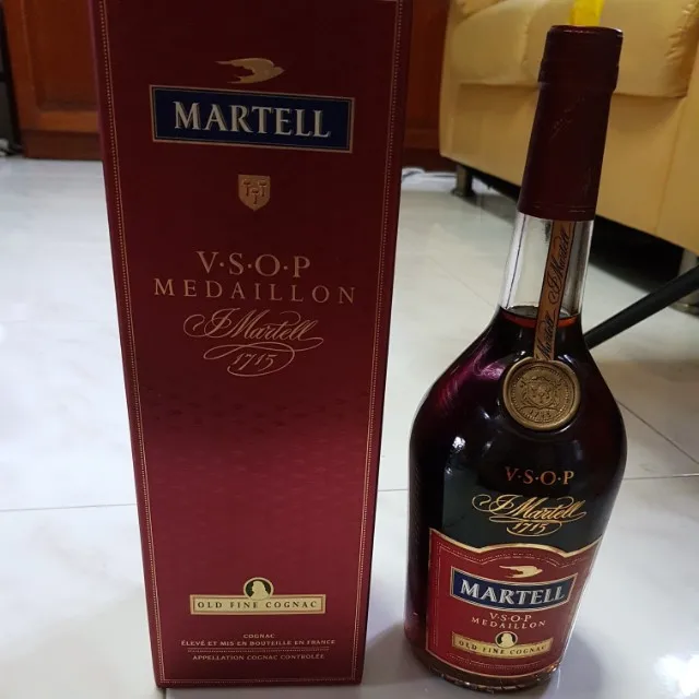 Старинный тонкий коньяк Martell VSOP medлеон