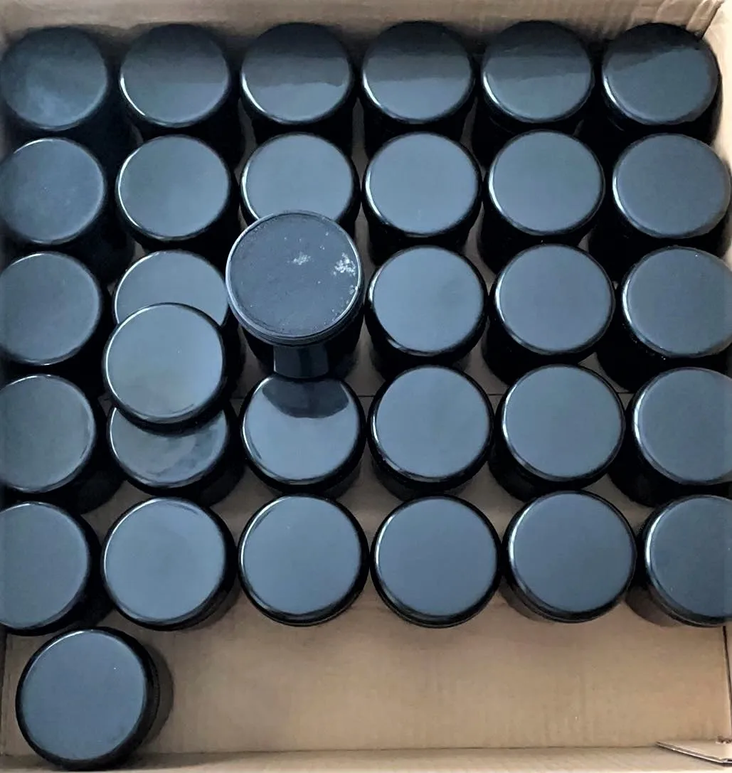 5.3oz with black jar