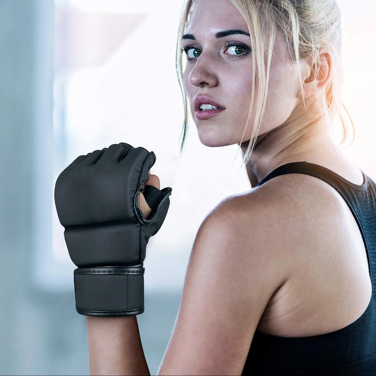 Wholesale Muay Thai Sand Bag UFC MMA Half finger Gloves Boxing Gloves real cowhide leather mma gloves pakistan