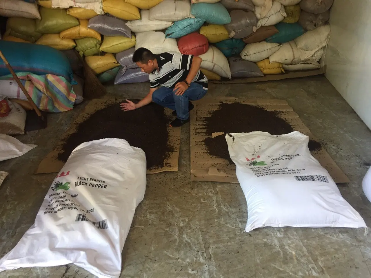 BEST PRICE BLACK PEPPER DUSK/DUST, PEPPER HUSK ON FEB, MAR, APRIL +84972678053