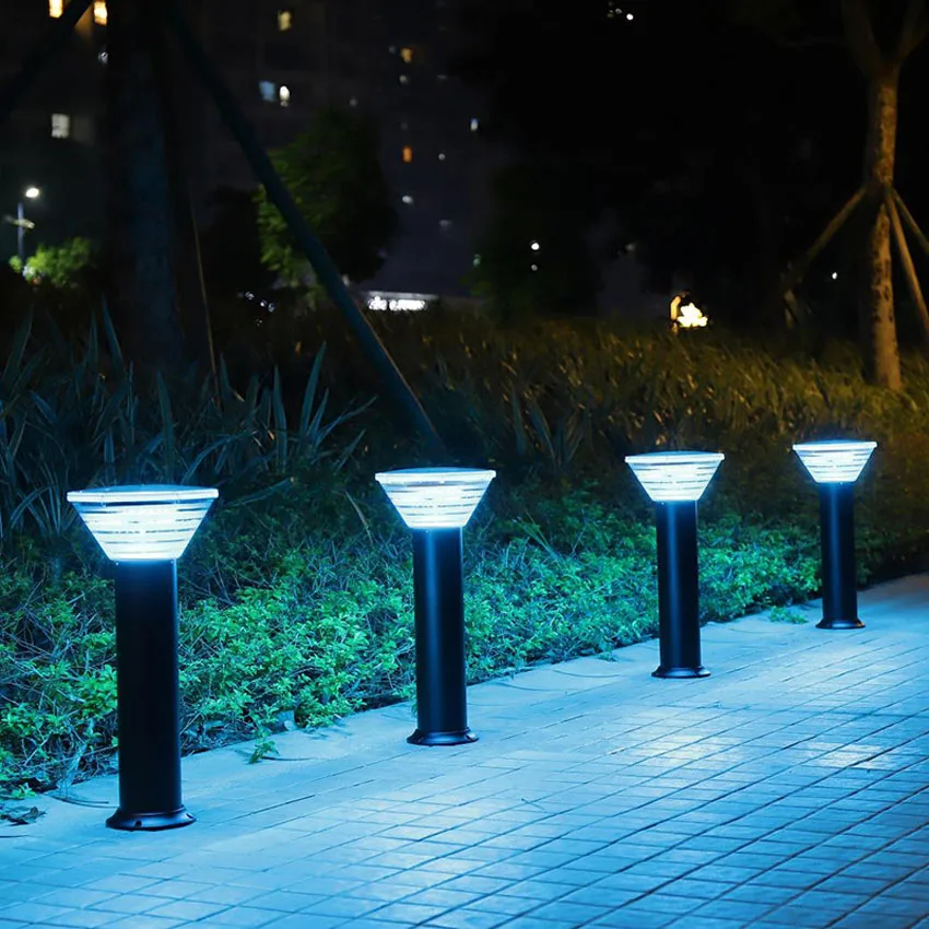 Modern Style Solar Post Gate Lights LED Light Source with IP65 Rating 6V Power Supply Outdoor Garden Lights PC Material