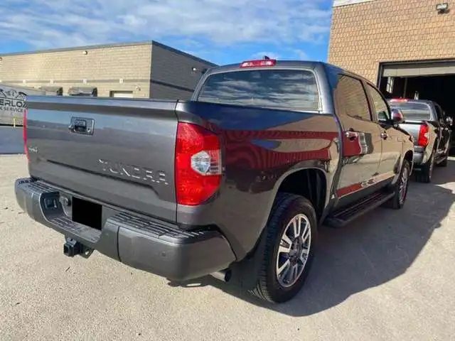 Б/у полноразмерный грузовик Toyota Tundra 2021