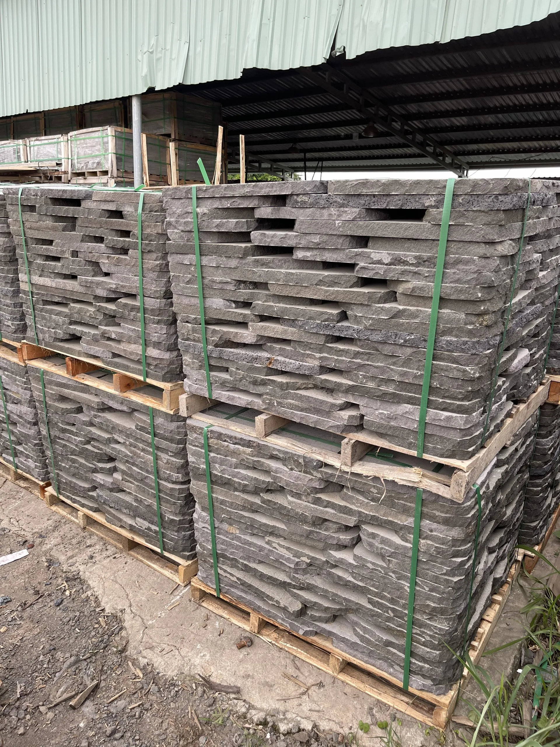 High Quality Small Slab ELA Stone Modern Rustic Coastal Villa Park Farmhouse Courtyard Machine-Cut  Basalt Stone from Vietnam