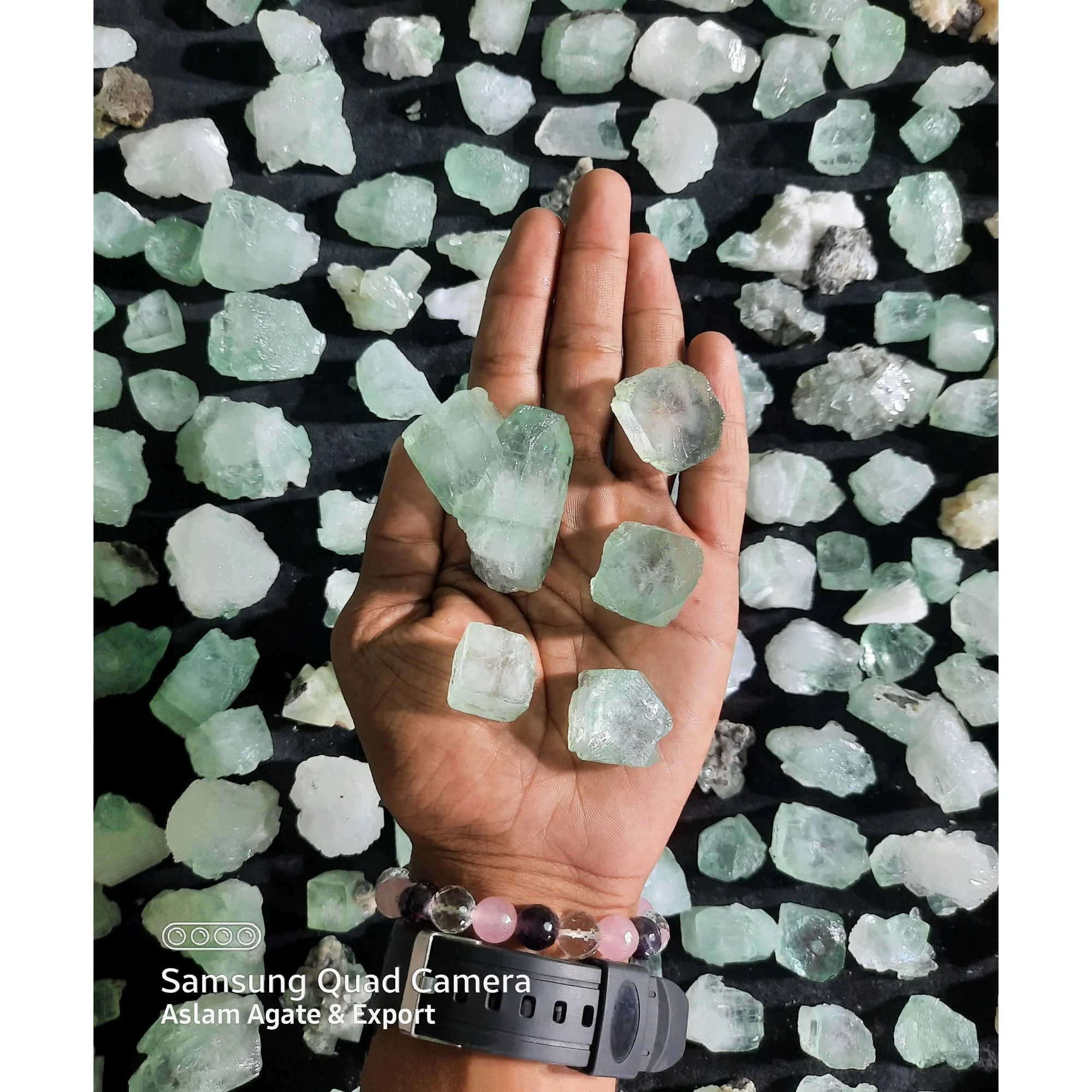 Natural Specimen Rare Zeolite Crystal Quartz  With Green  And  Colour For Home Decoration And Gifts