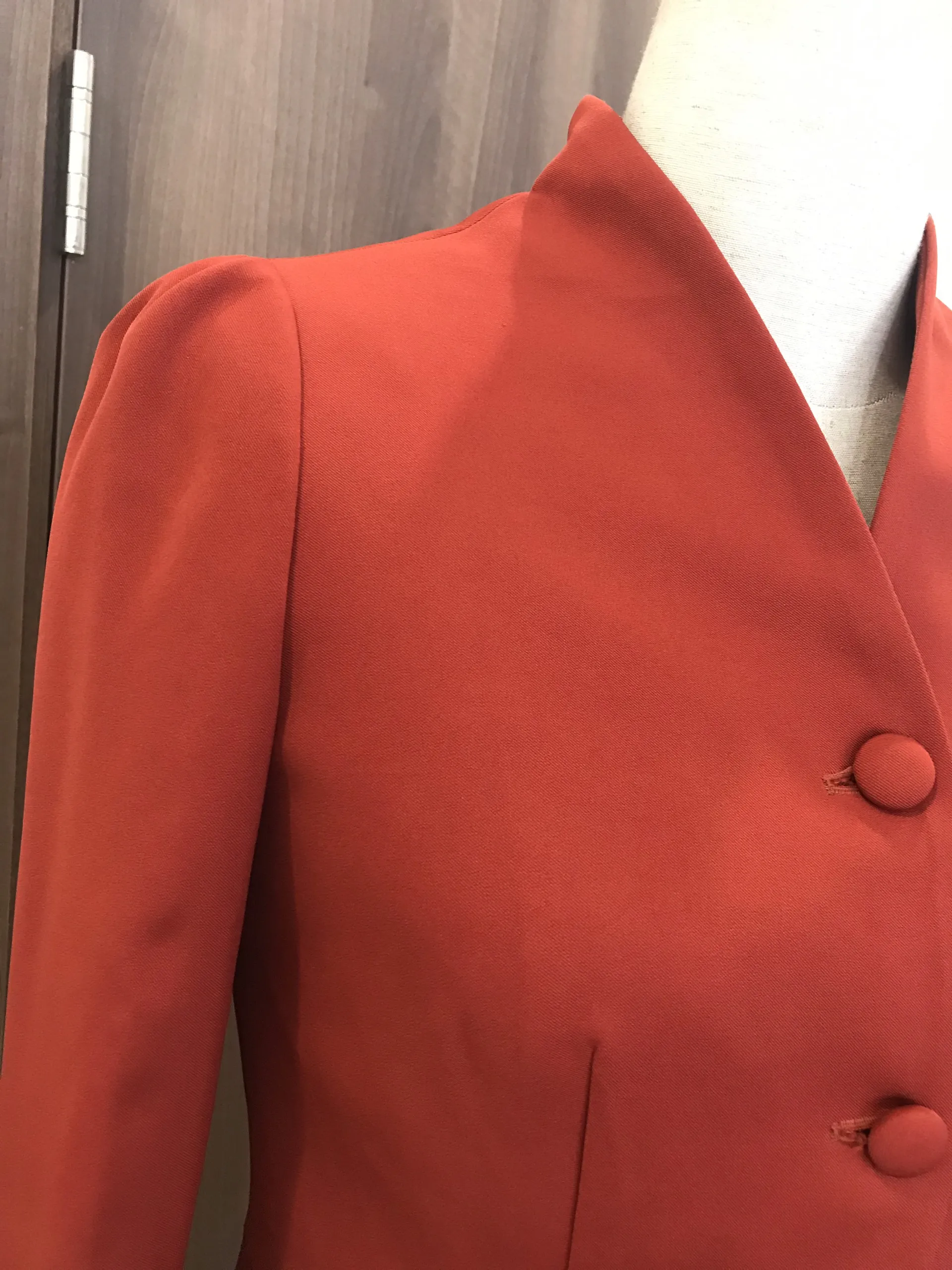 Bulk Order High Quality Office Style Clothes For Girls Coral Red Color Pleat Blouse Jacket Suits Set For Women