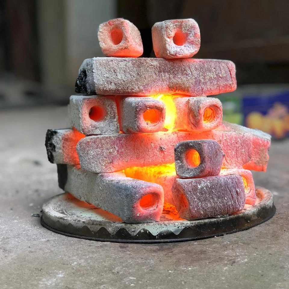 BBQ Coconut Shell Hardwood Sawdust Charcoal Briquette 100 % Prices Factories