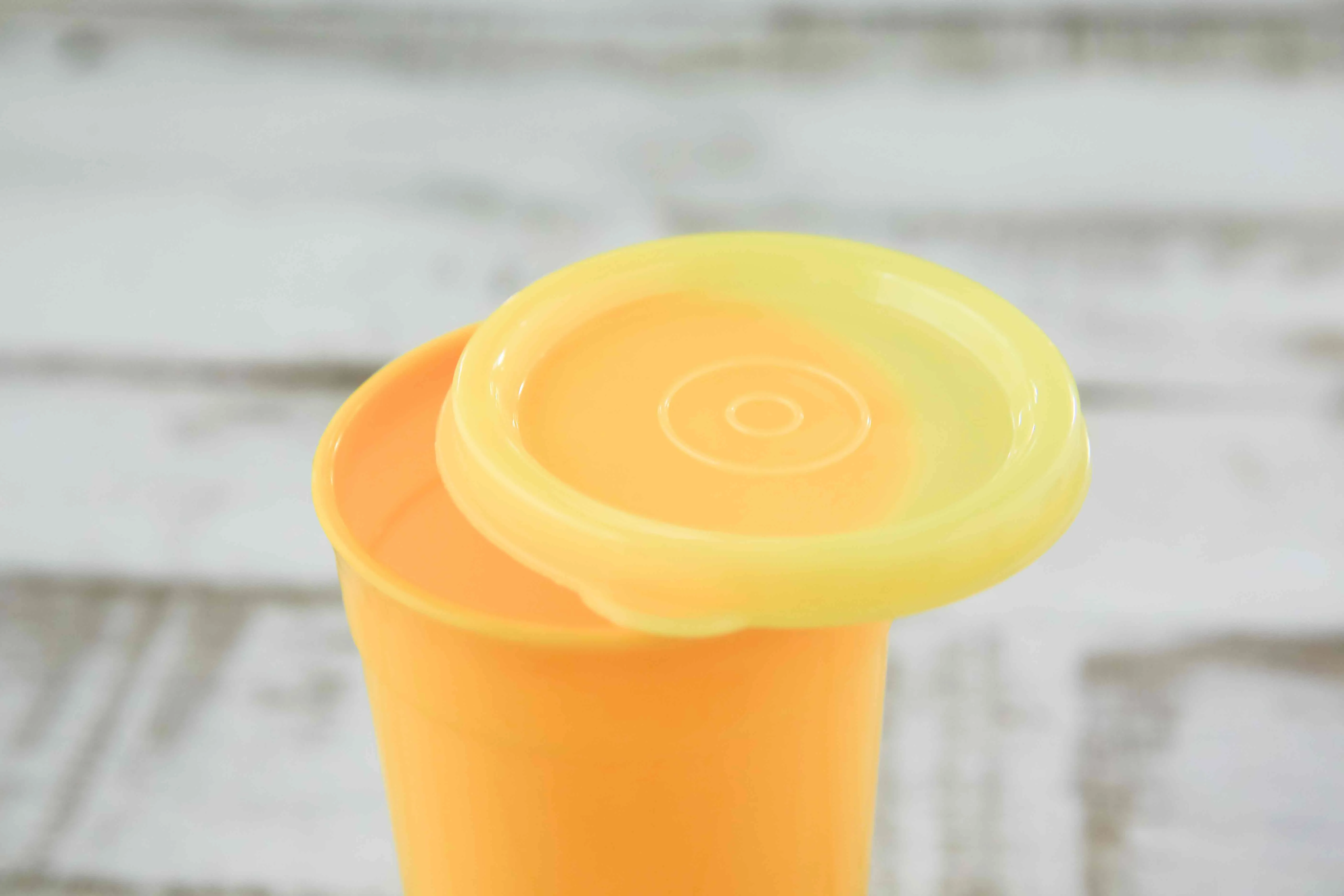 Vietnam Plastic Manufacturer High Quality Free Design Custom Mold Iml Gold Plastic Cups With Lids