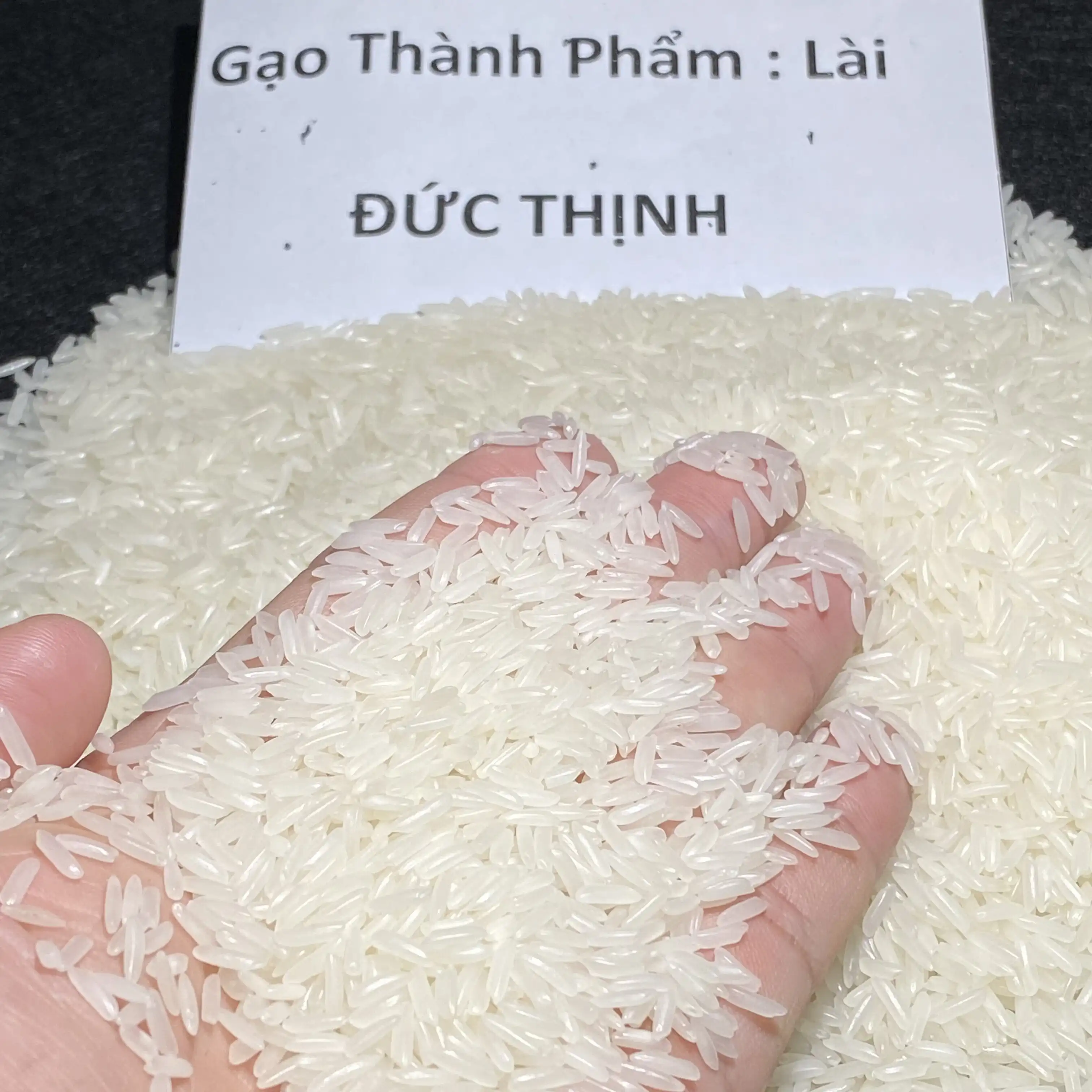 Лидер продаж ароматический рис с длинным зерном Экспортная продукция из Вьетнама