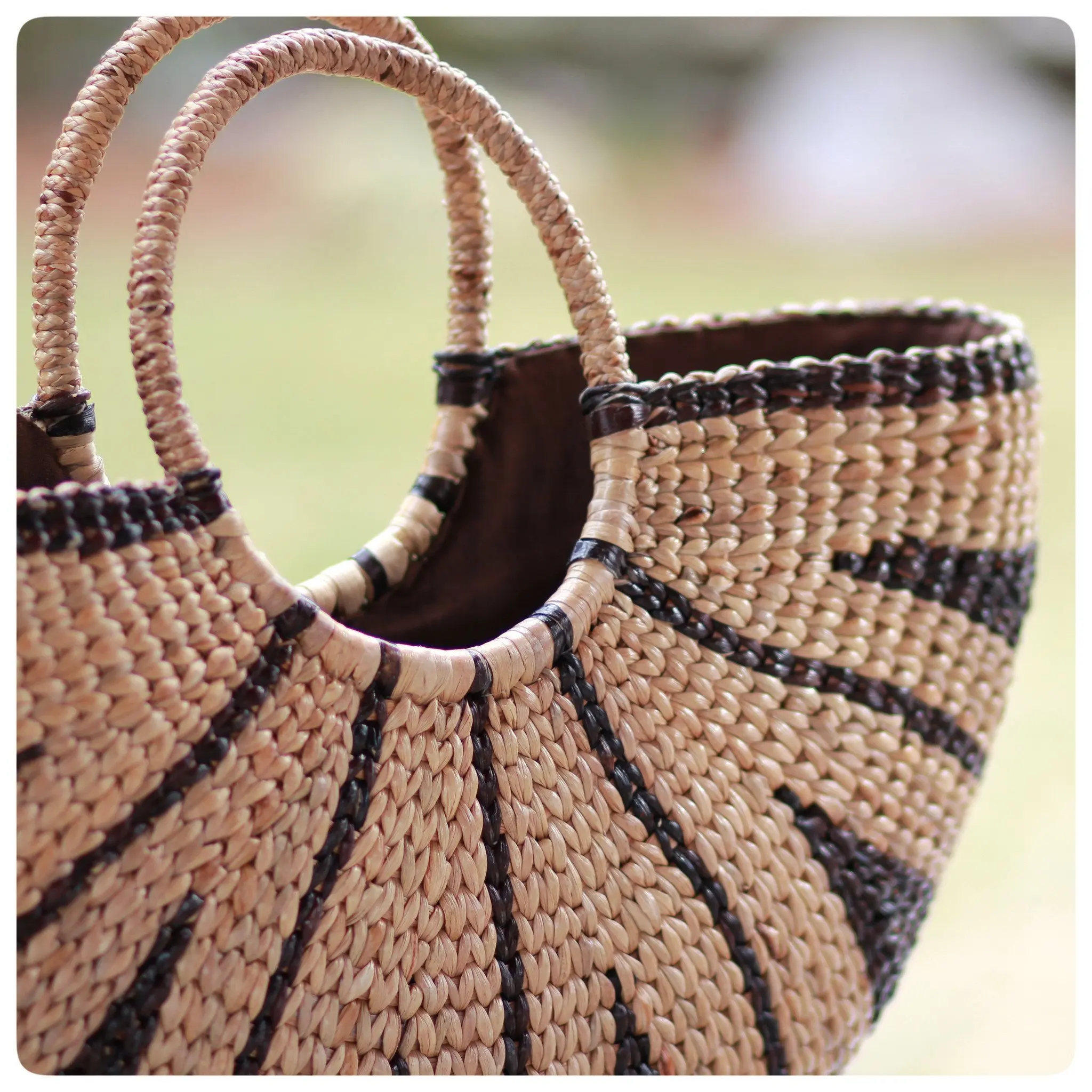 Bohemian striped black beige shoppe large water hyacinth bag elegant casual fashion straw bags bali woven