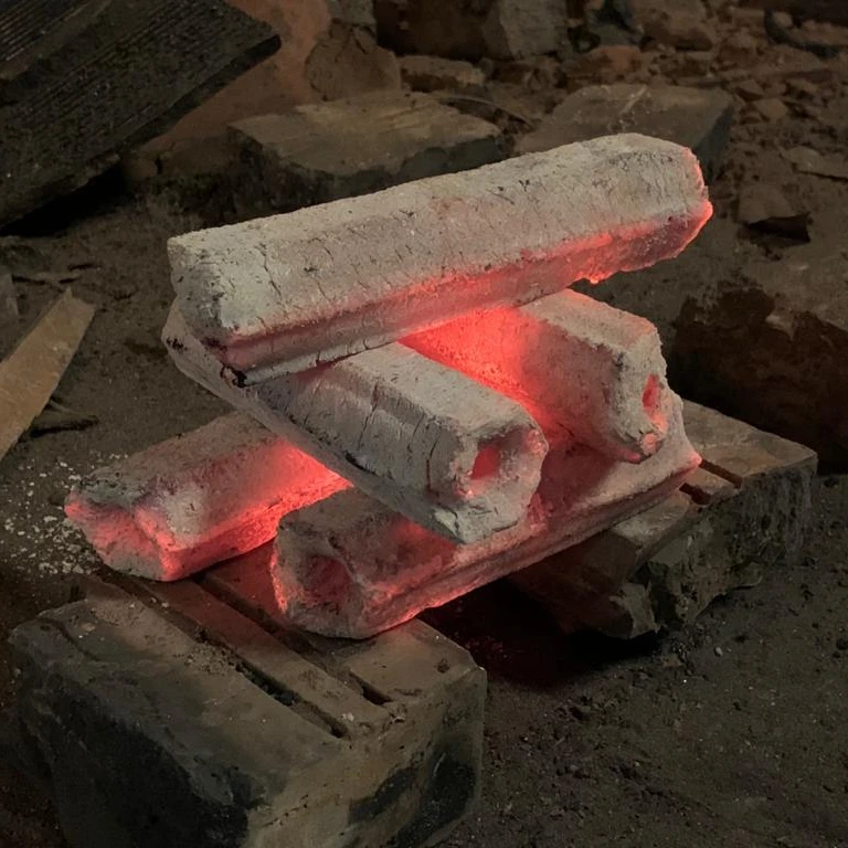 Древесный уголь для гриля/древесный уголь с шестигранными опилками Whatsapp: + 84 911406611