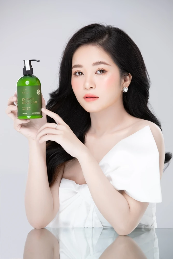 Шампунь Pomelo с фирменной торговой маркой для ухода за волосами экстракты шампуня эфирные масла волос и кожи головы во Вьетнаме 3 года 350 г 280 мл