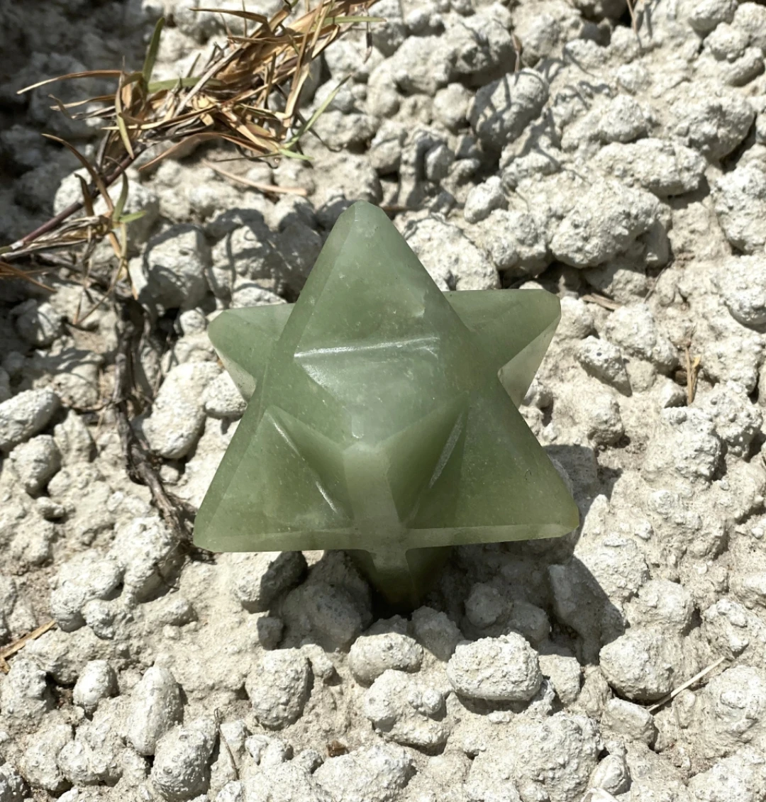 Хрустальный камень Larvikite в форме сердца лечебный черный индийский натуральный минерал любовь декор пальмы энергия 1 2 сверкающий драгоценный