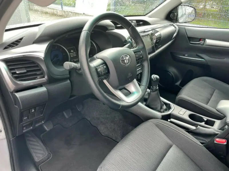 Довольно б/у Toyota Hilux 4x4 дизельная двойная кабина LHD /RHD ручная и автоматическая коробка передач 2018 2017 2019