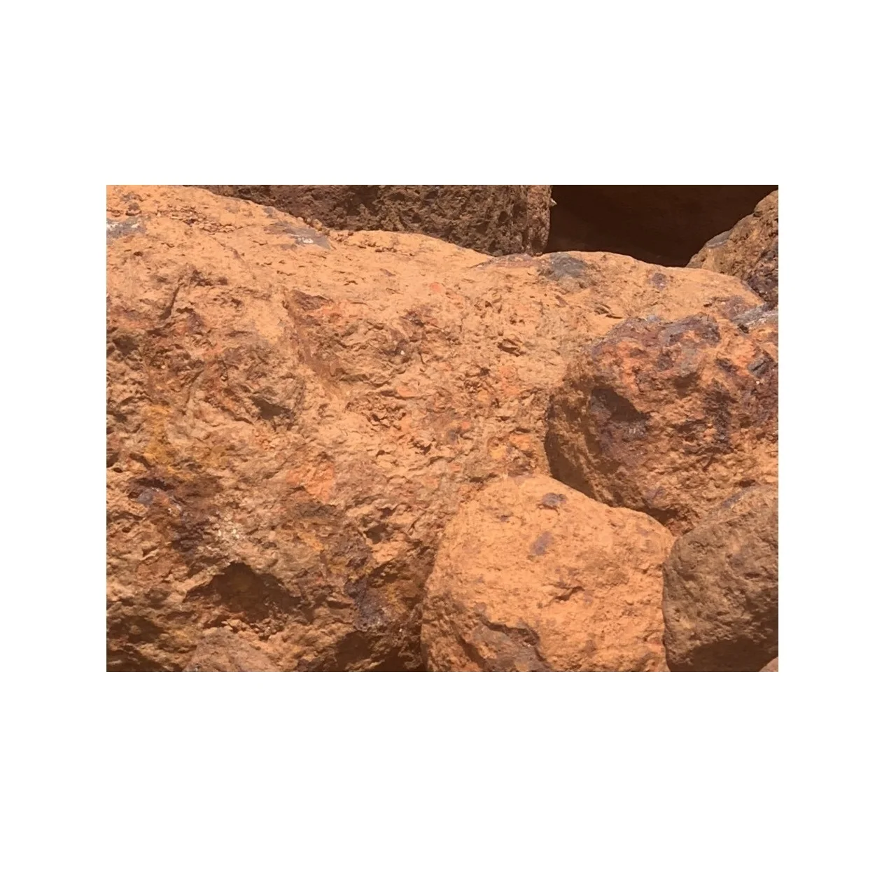 Famous Supplier Minerals Chemical Composition Al2O3 0.83% FE 62% SiO2 6.59% And 62% To 70% Iron Ore From Laos