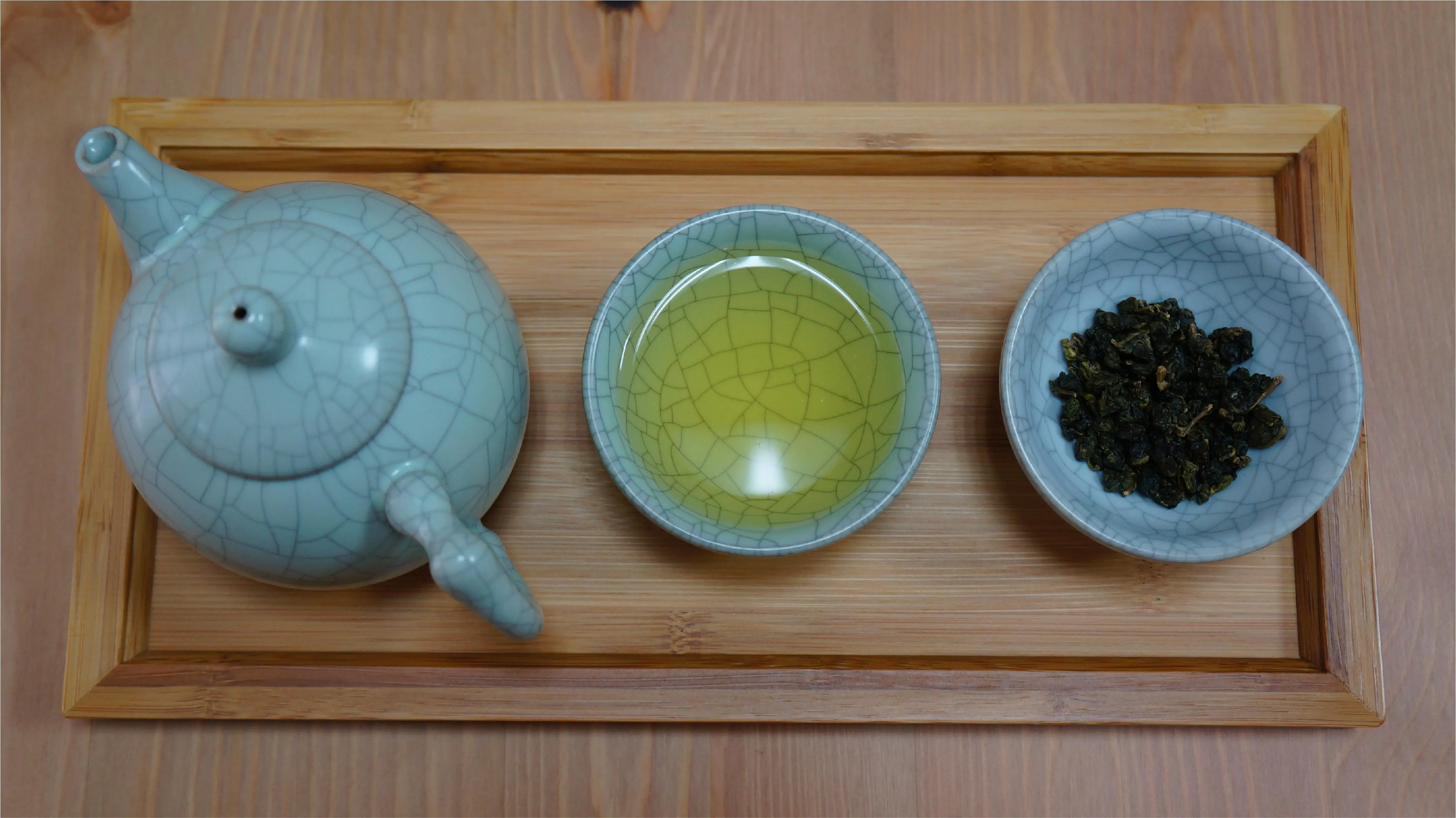 
Taiwan Alishan High Mountain Oolong Loose Leaf Tea with White Canister 