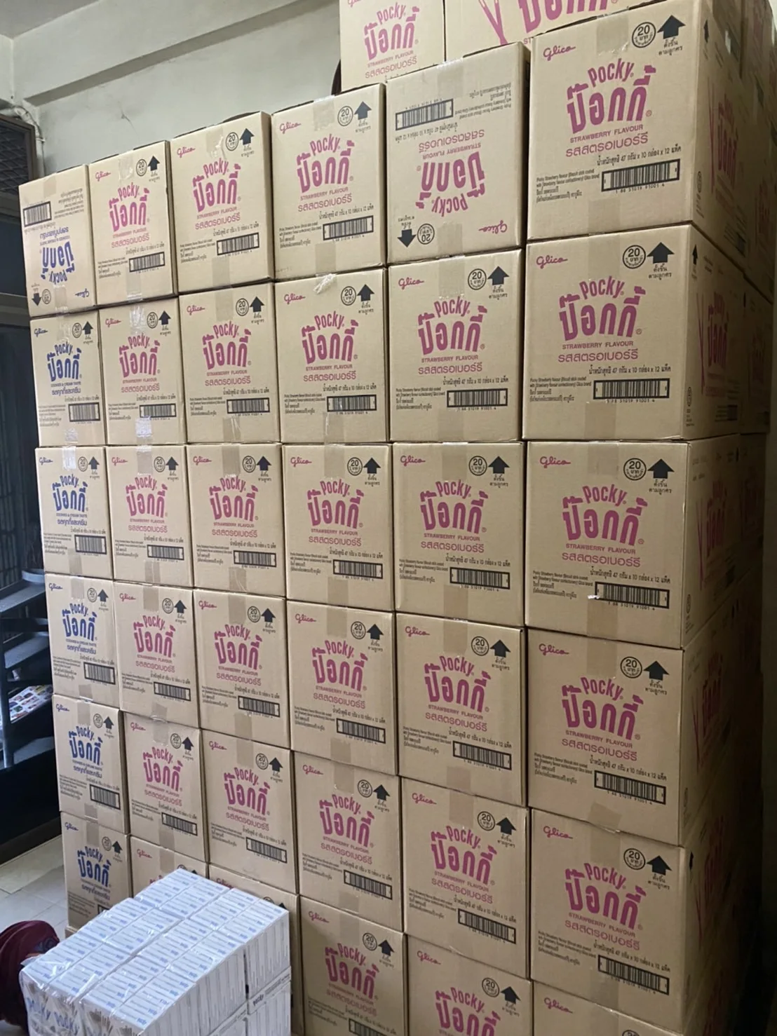 Wholesale Glico Pocky Strawberry Flavour Biscuit Stick Thai Snack High Quality 47G.