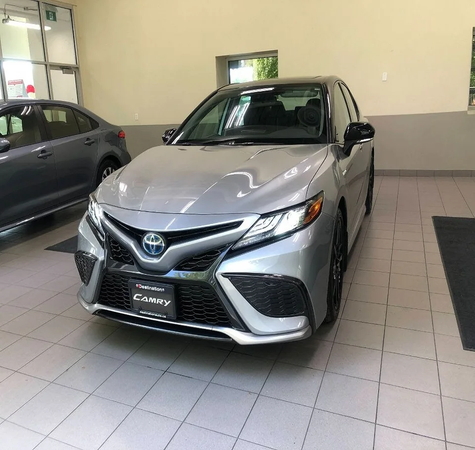 Очень использованный CAMRY TO.YO.TA 2019