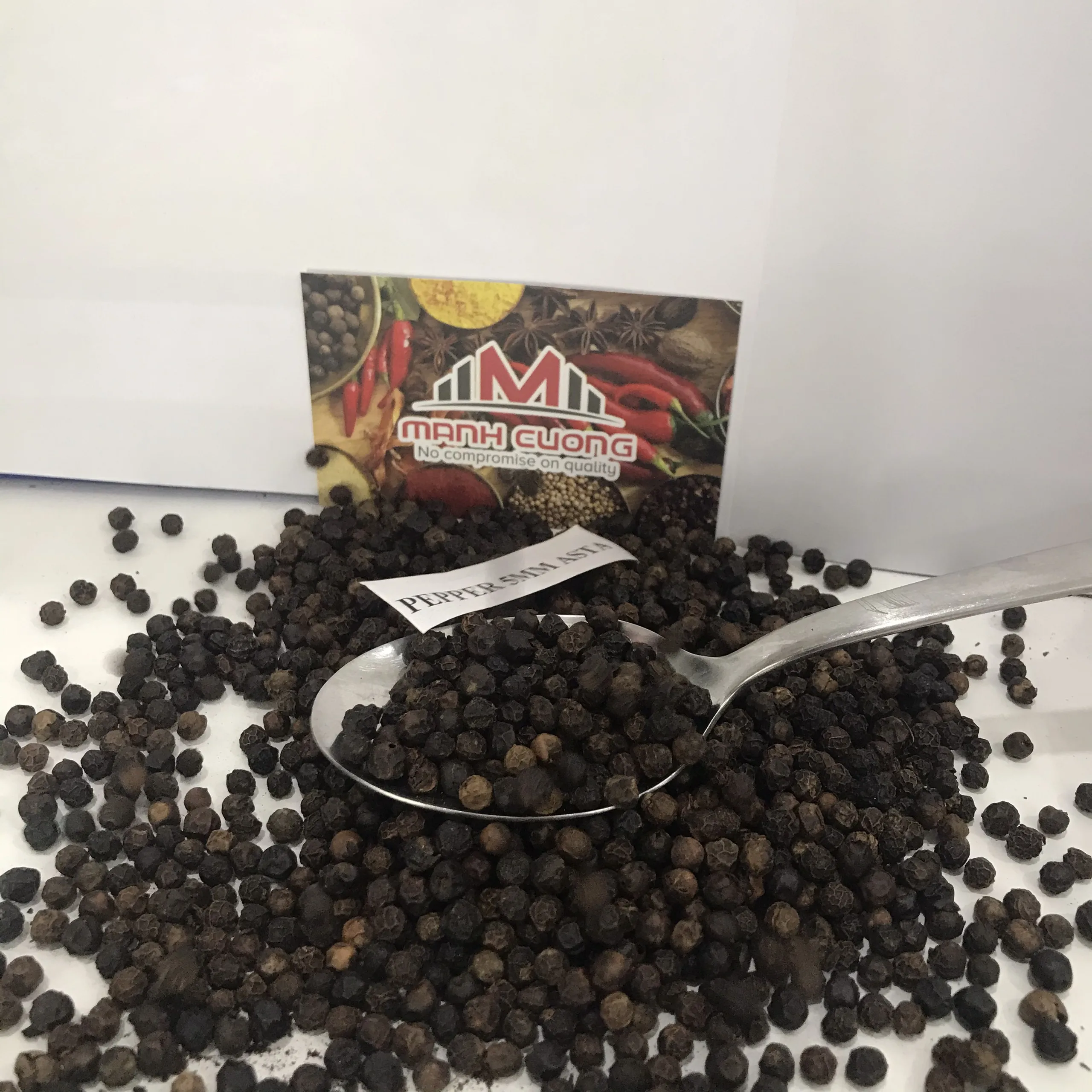 Agricultural Product  Black Pepper 5mm ASTA  Cheap Price from Vietnam