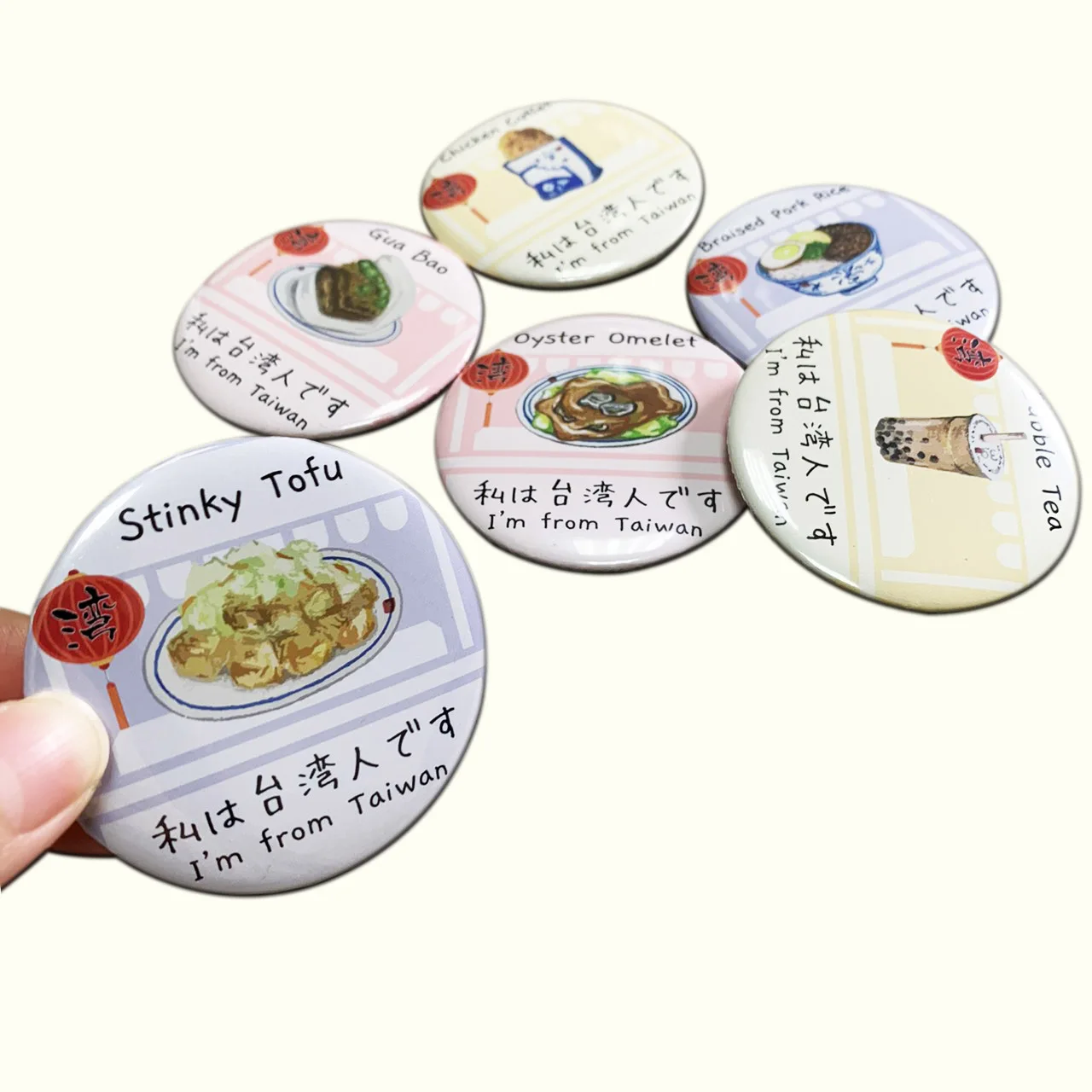 
75 mm plastic pin button badges with round shape 