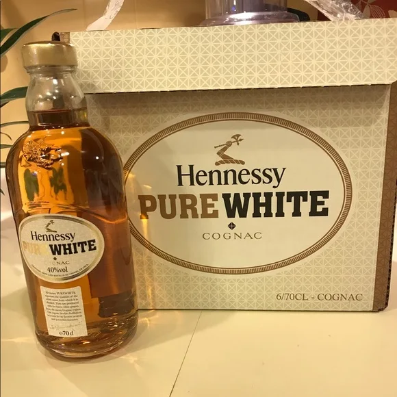 Коньяк Hennessy чисто белый 700 мл
