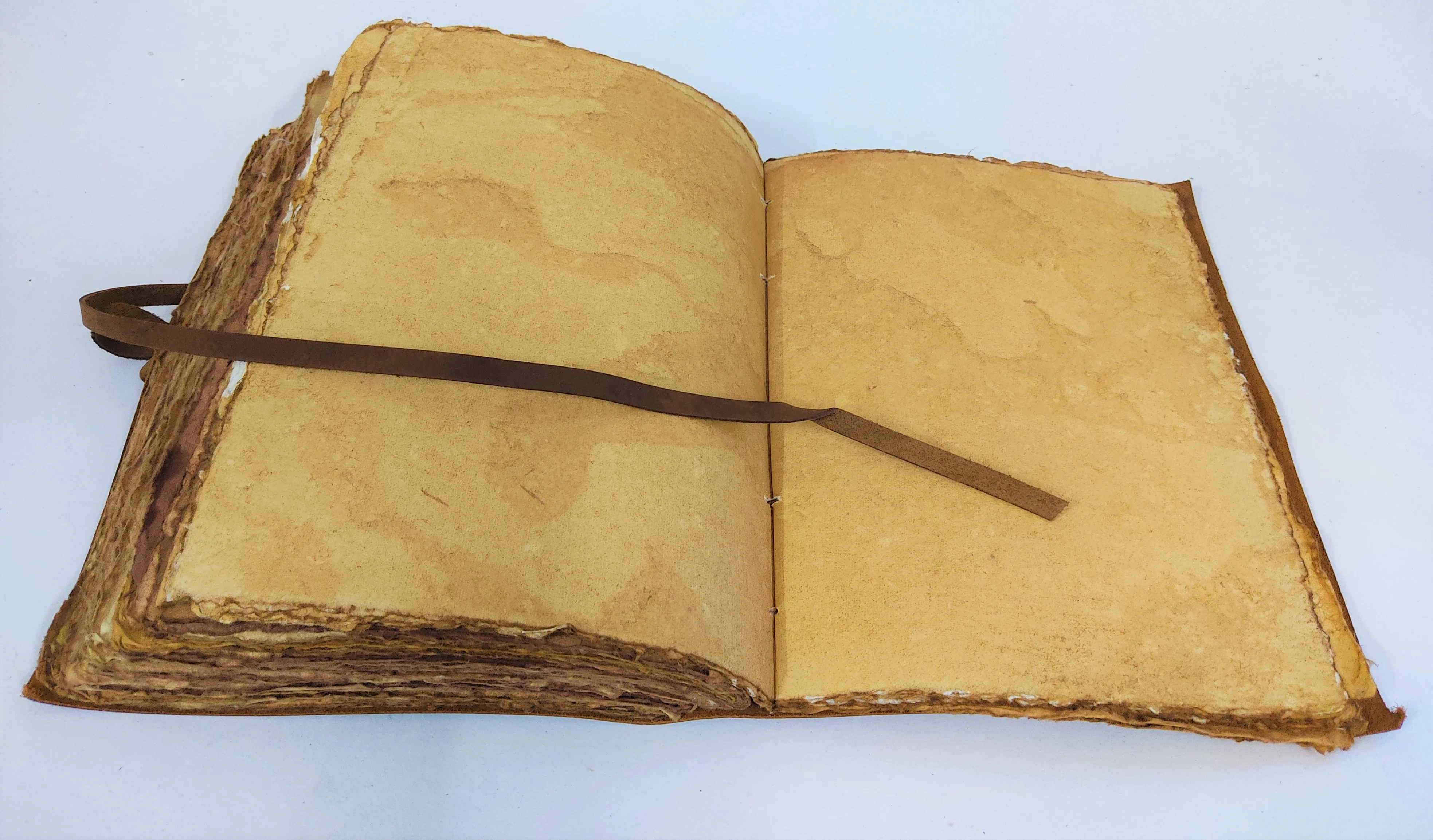 Уникальный стиль продажи 7 5x5 коричневый винтажный кожаный журнал ручной работы A5 блокнот в бумажном переплете с краем края переработанной бумаги