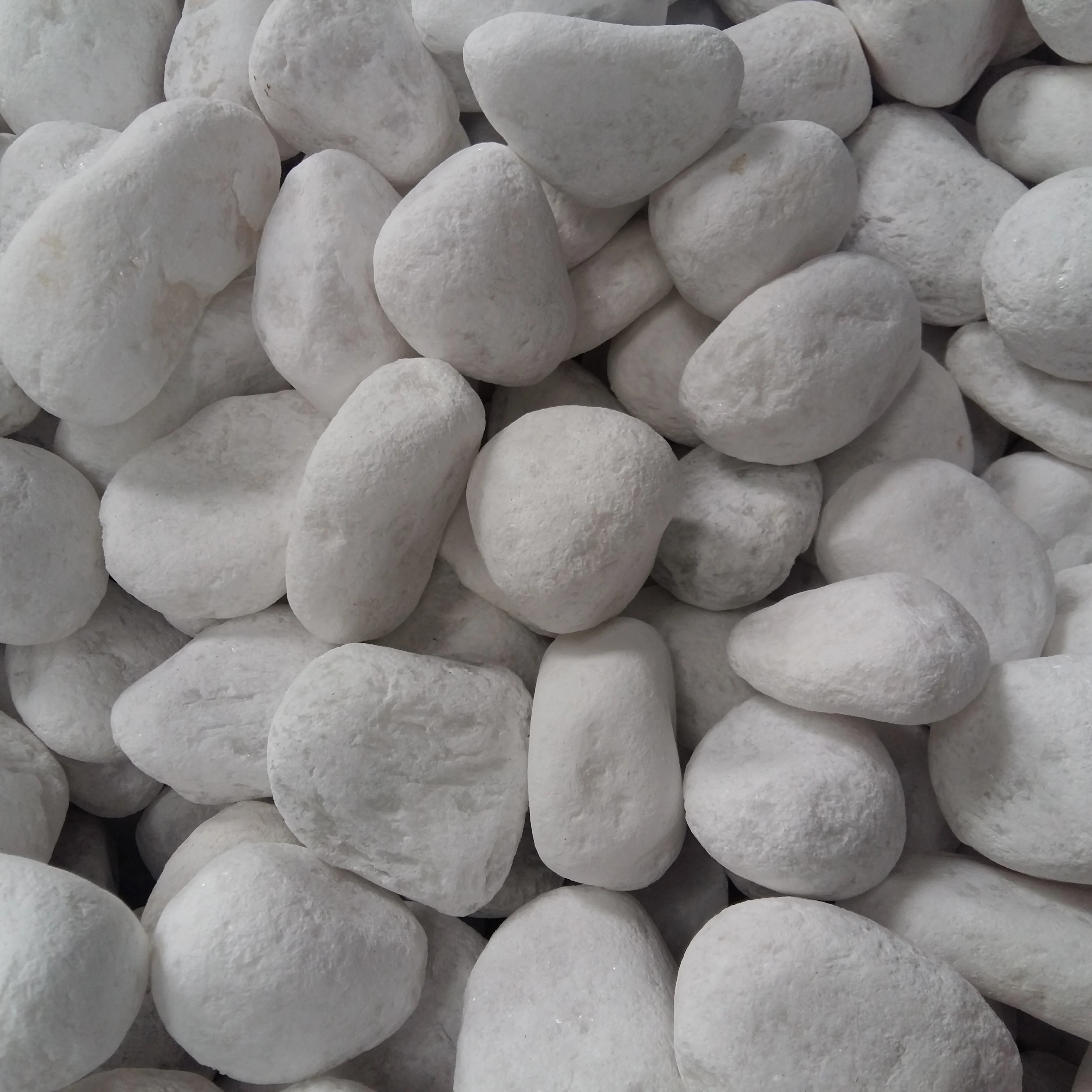 Factory Sale Natural White Round Stone Marble Pebbles For Landscaping Stone