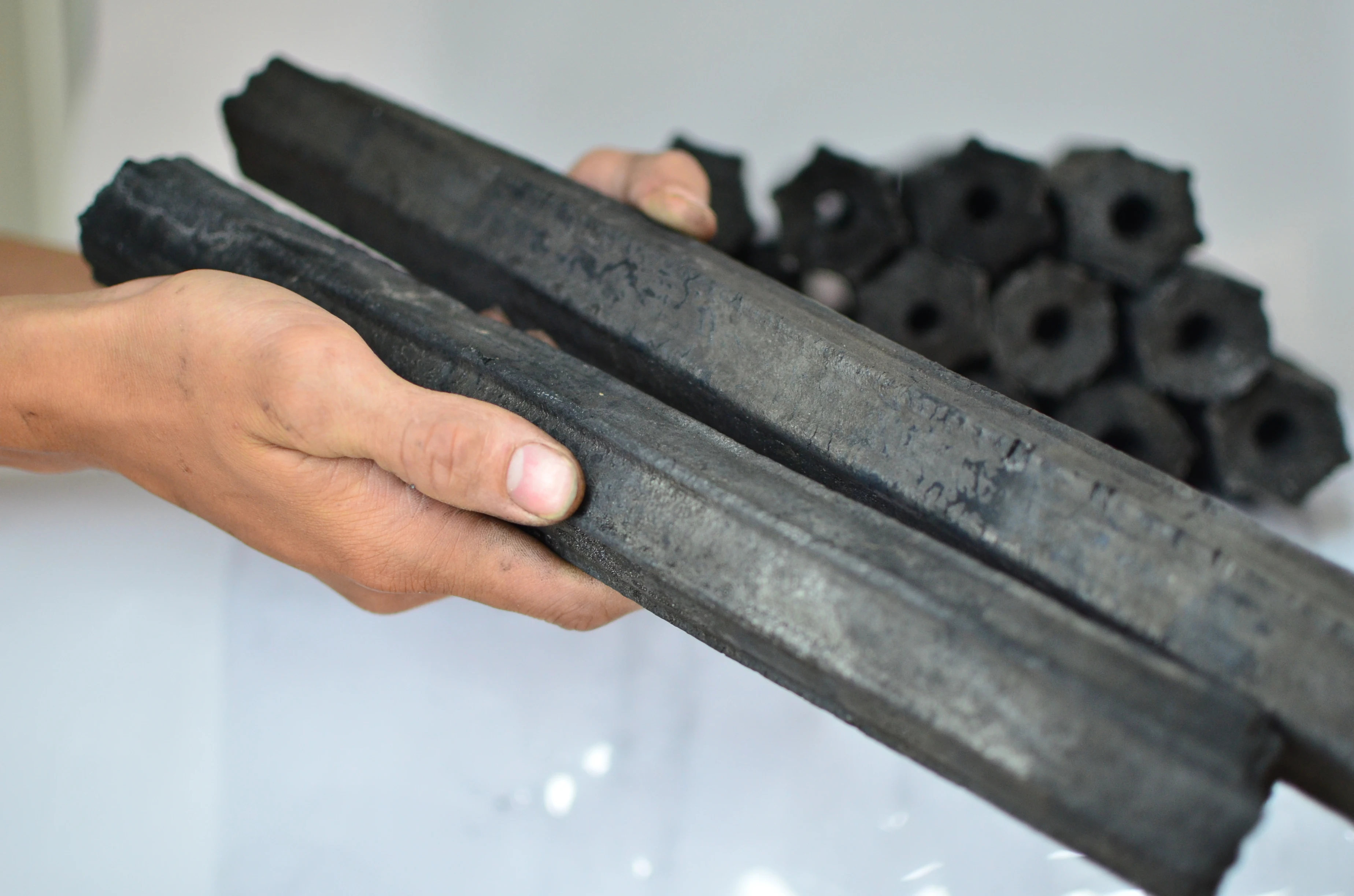 Supplier Sawdust Briquette Charcoal Hexagonal shape White Ash Long time burning  Hardwood Sawdust High heat Best quality