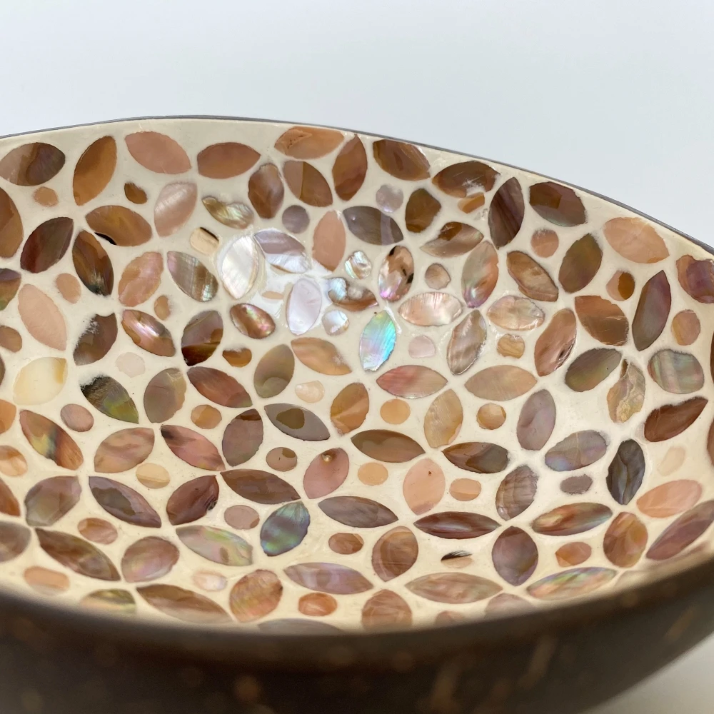 
2021 Hot Natural Coconut Shell Bowl - ATM coached with sea shell in Art - OEM/ODM -Small Order Accepted - Lacquer Seashell Bowl 