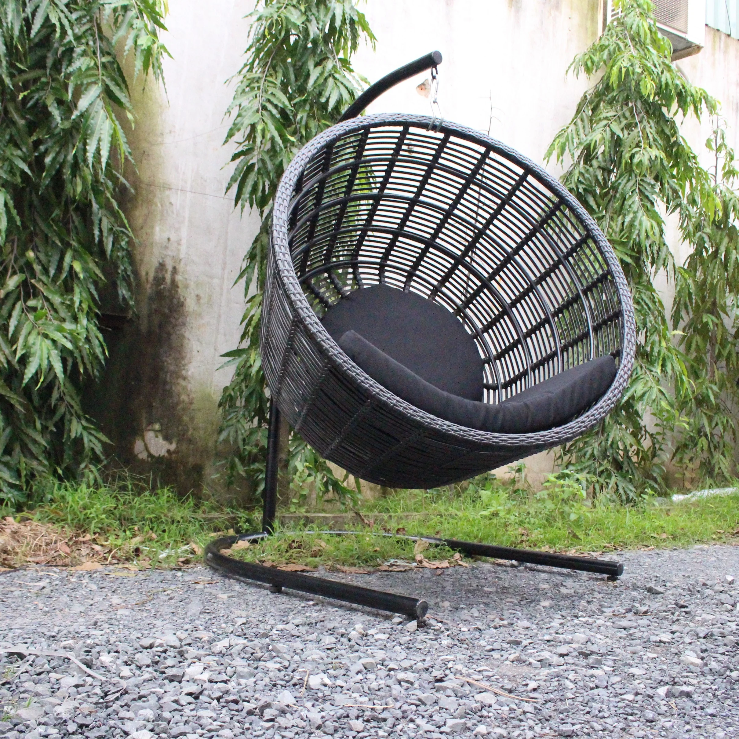 Poly rattan outdoor wicker patio iron frame black color swing egg chair garden furniture for balcony