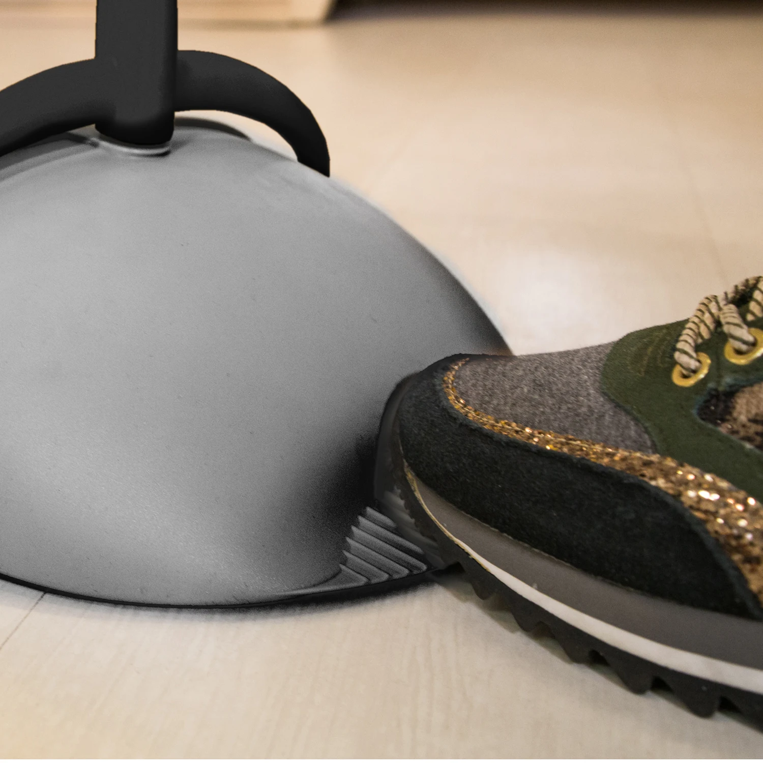 Foldable Plastic Dustpan with Rubber and Foot Fix | Metal Stick | Made in Italy